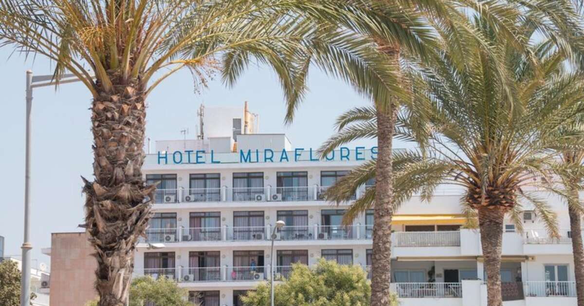 Een foto van de buitenkant van Hotel Amic Miraflores
