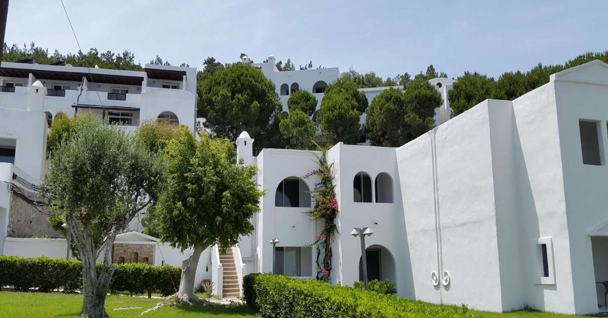Ein Foto von der Außenansicht des Esperos Village Blue & Spa