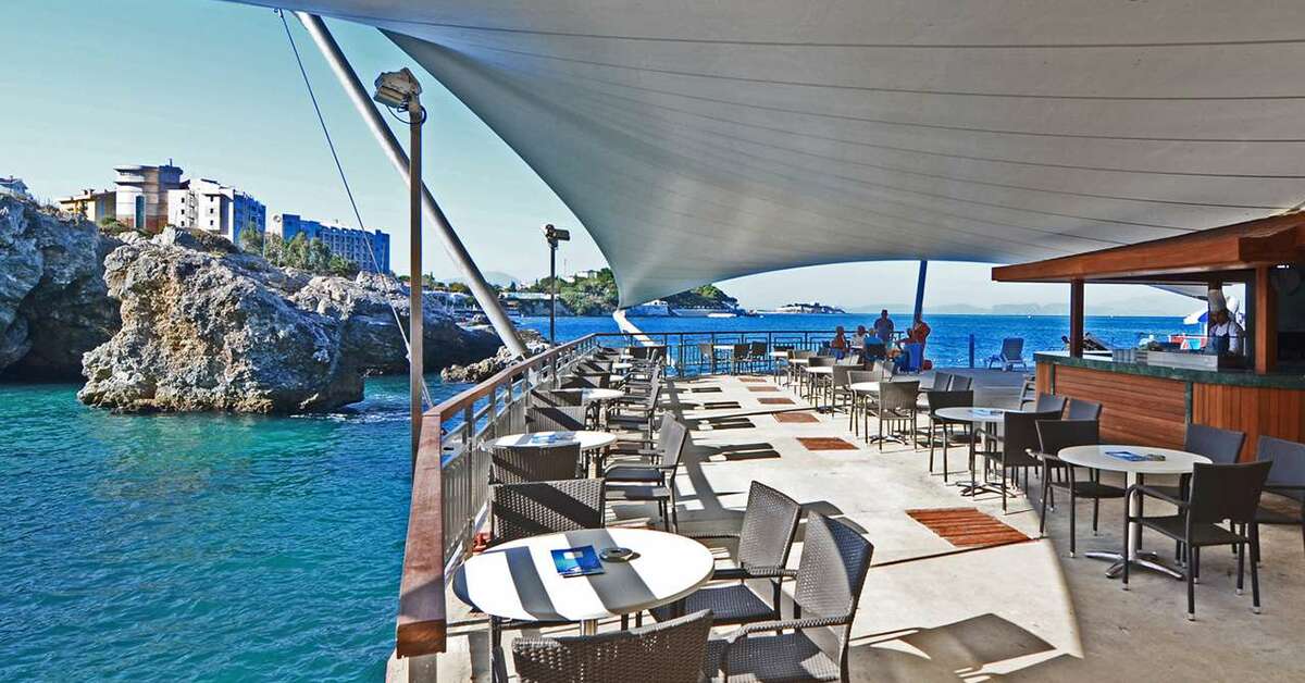 Ein Foto von der Terrasse im Korumar Hotel De Luxe