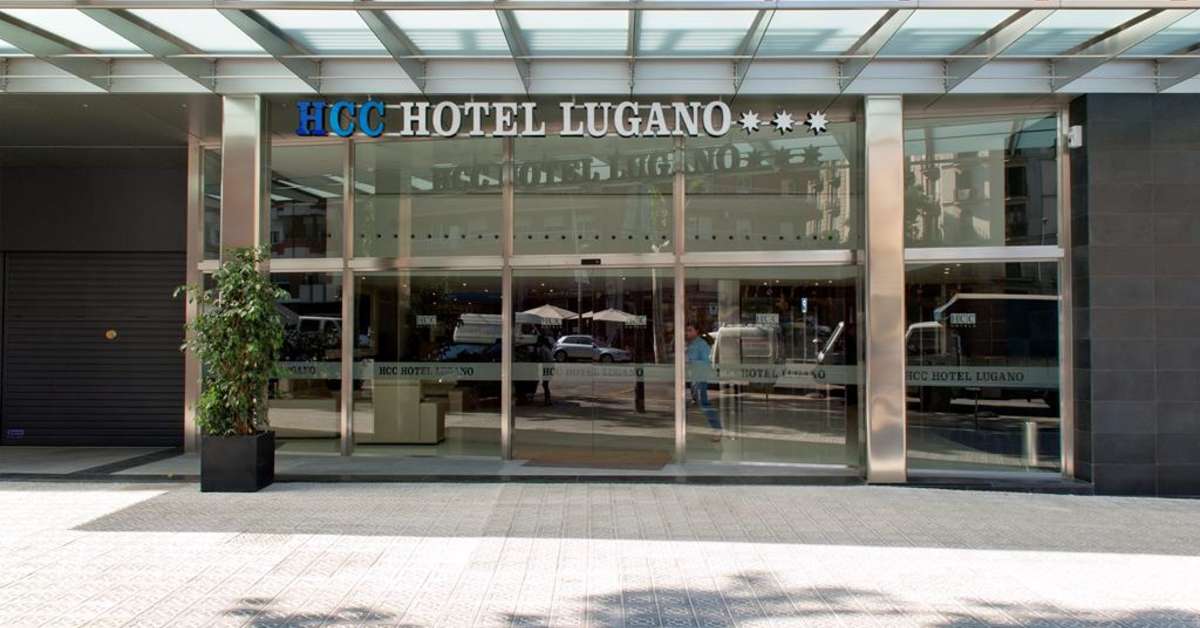 Een foto van de buitenkant van Hotel Lugano Barcelona
