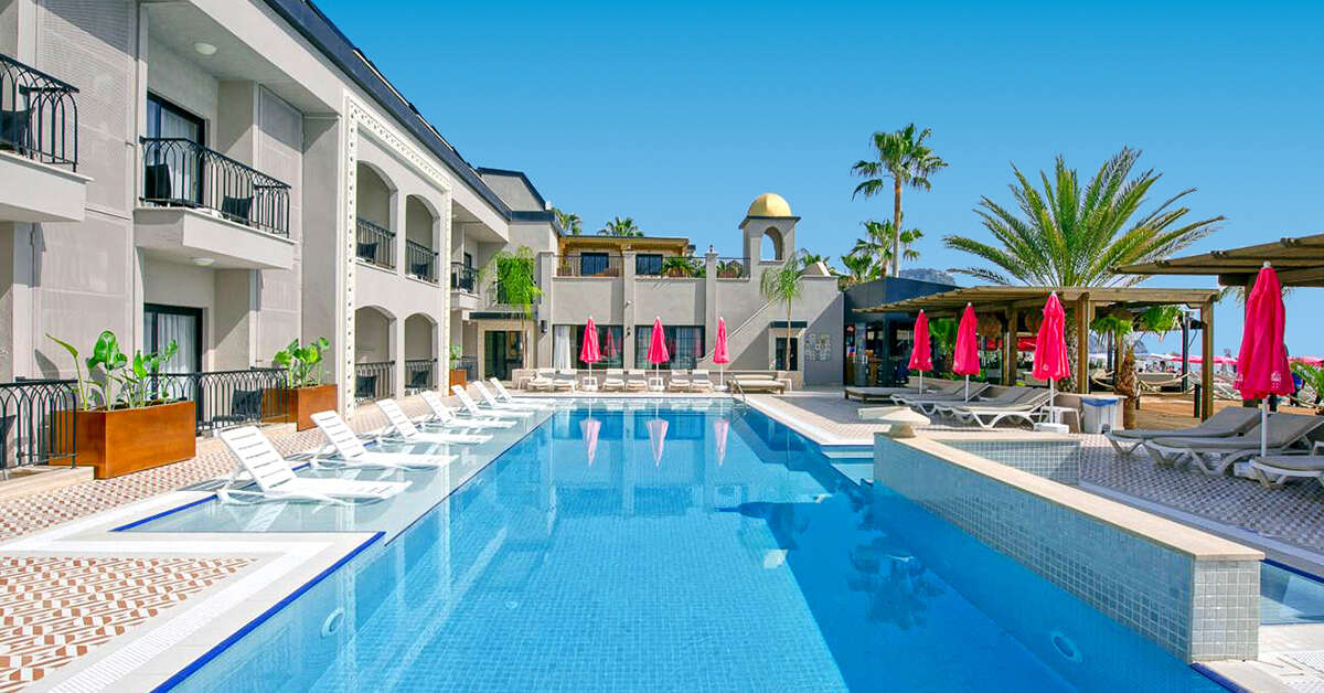 Een foto van het zwembad bij Alaaddin Beach Hotel