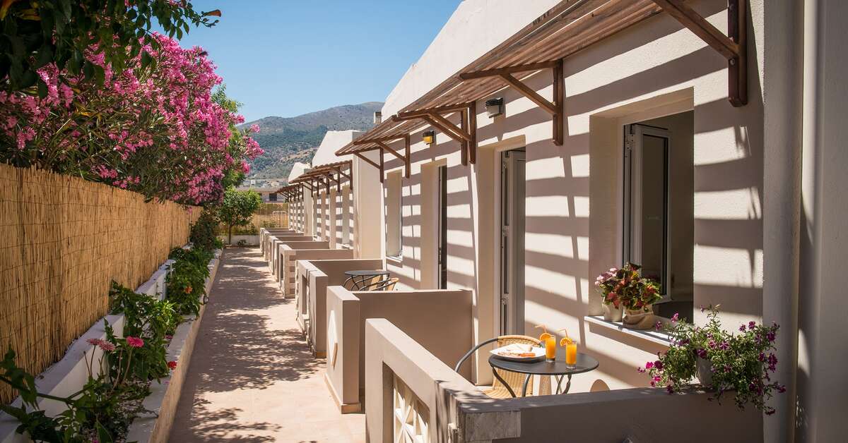 Een foto van de buitenkant van Kastro Beach Appartementen