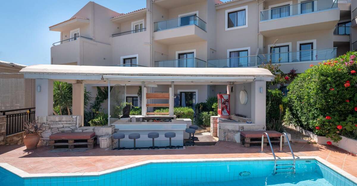 Ein Foto vom Pool im Eva Mare Hotel & Suites