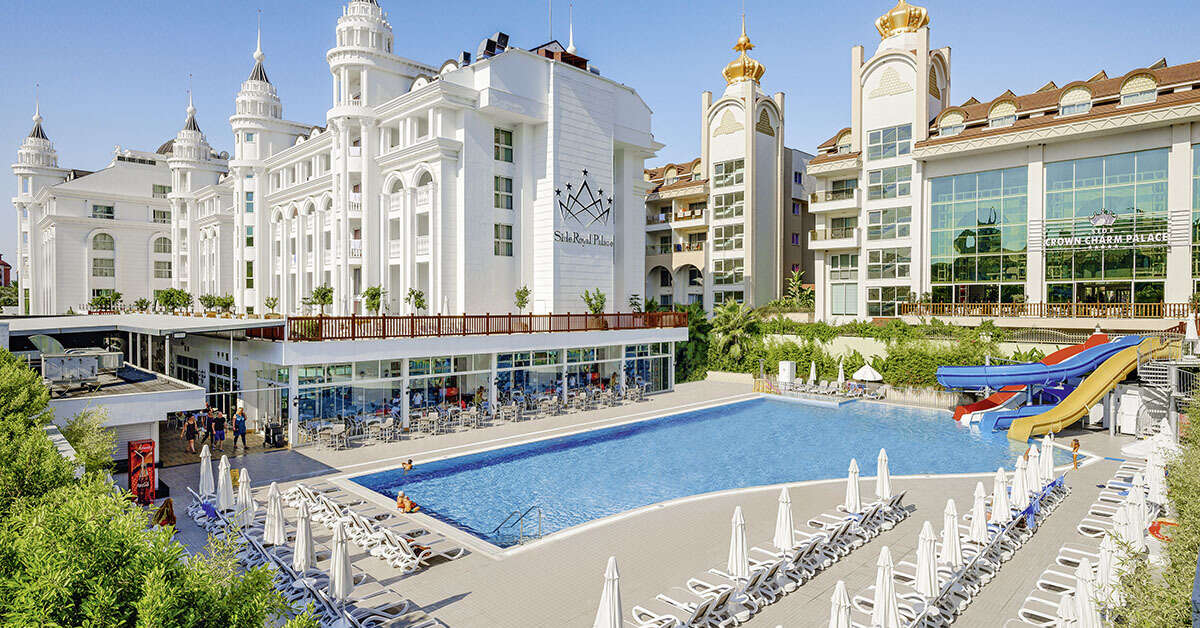 Een foto van het zwembad bij Side Royal Palace Hotel & Spa