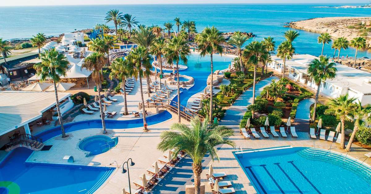 Een foto van het zwembad bij Adams Beach Hotel Deluxe Wing