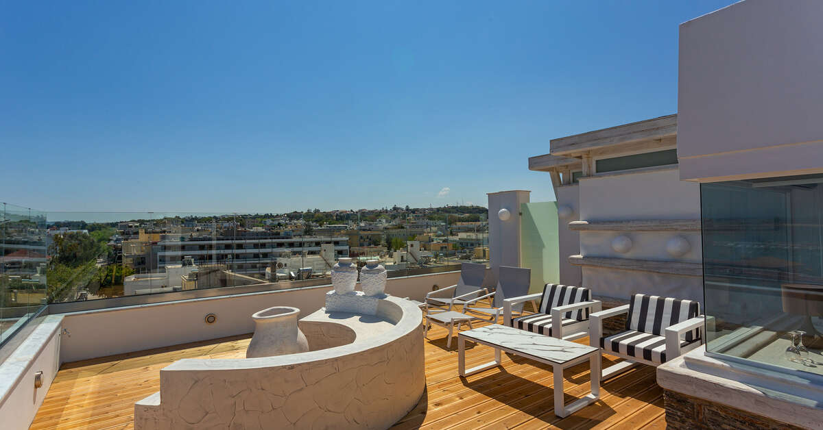 Een foto van het terras bij Rhodos Horizon City