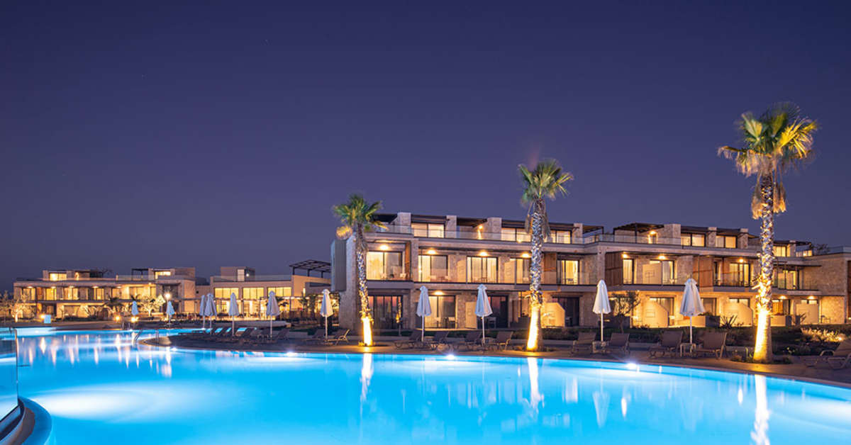 Een foto van het zwembad bij Portes Lithos Luxury Resort