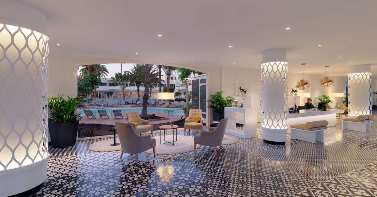 Een foto van het interieur van H10 Ocean Dunas