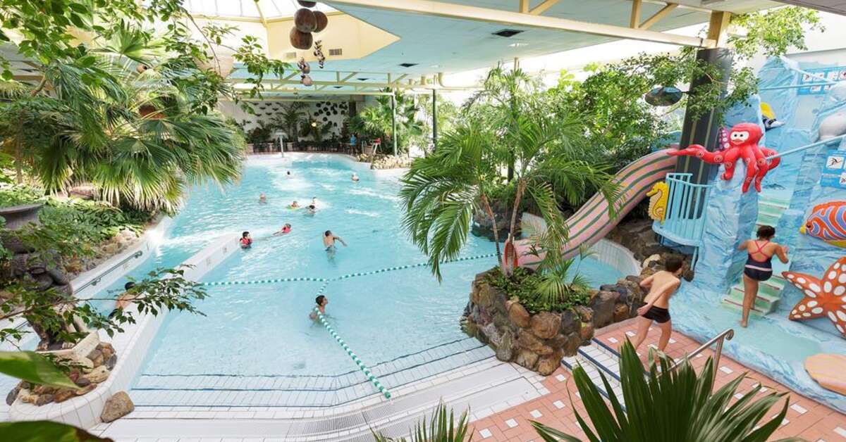 Een foto van het zwembad bij Center Parcs Limburgse Peel
