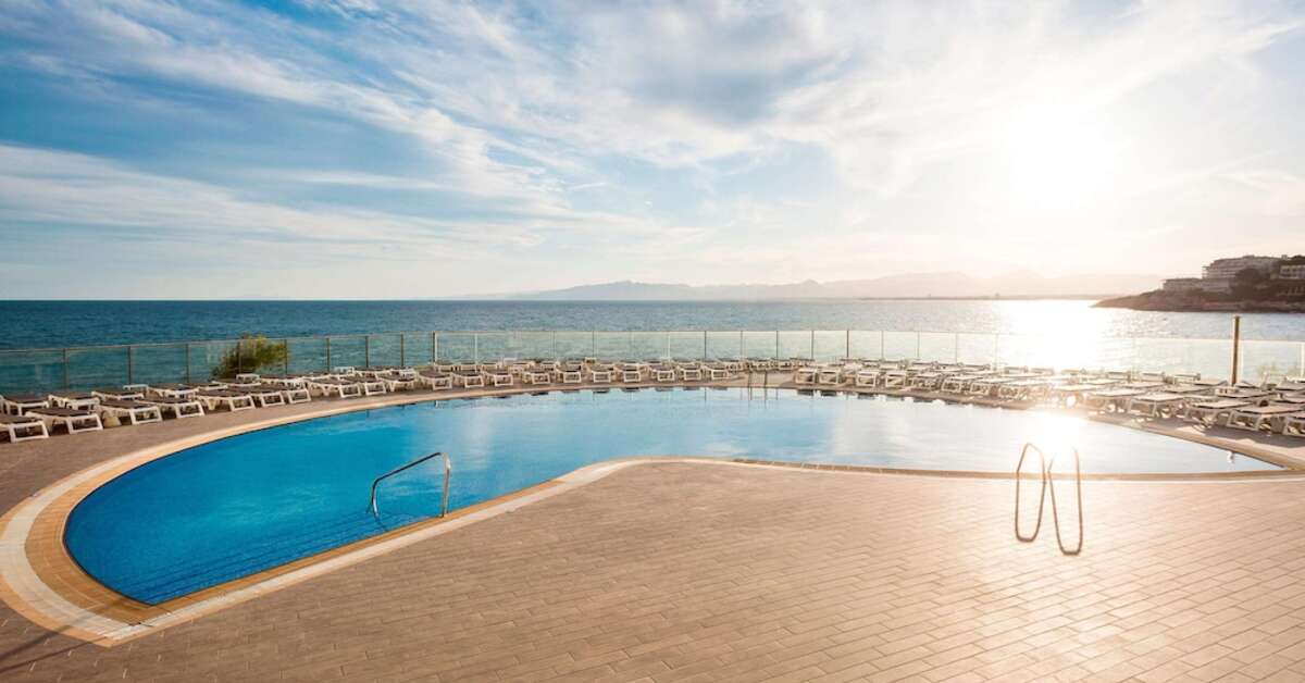 Een foto van het zwembad bij Hotel Best Negresco