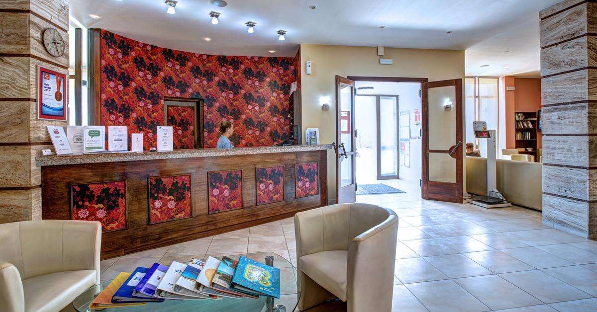 Een foto van het interieur van Golden Sands Hotel