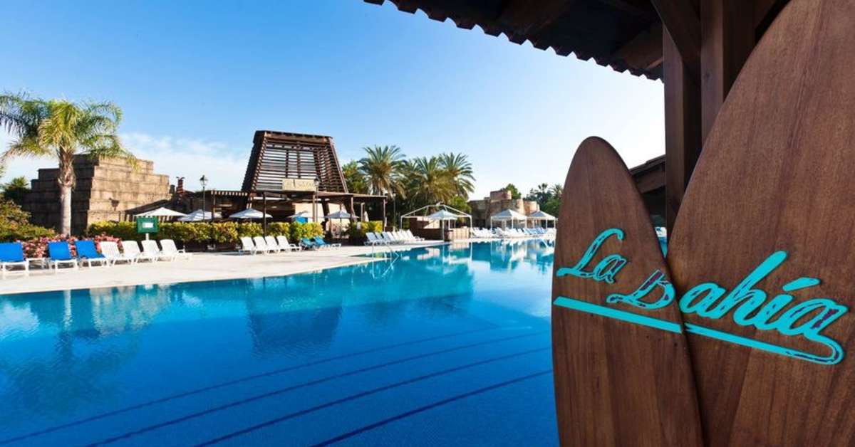 Een foto van het zwembad bij PortAventura Hotel El Paso