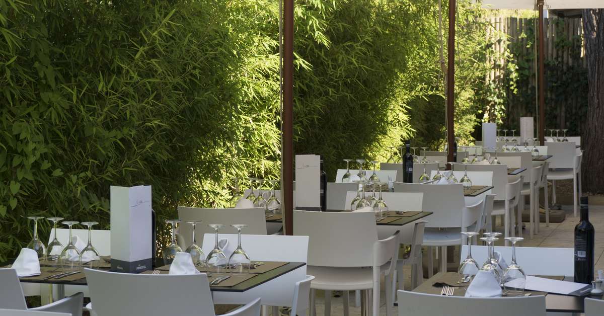 Een foto van het terras bij Prinsotel La Pineda