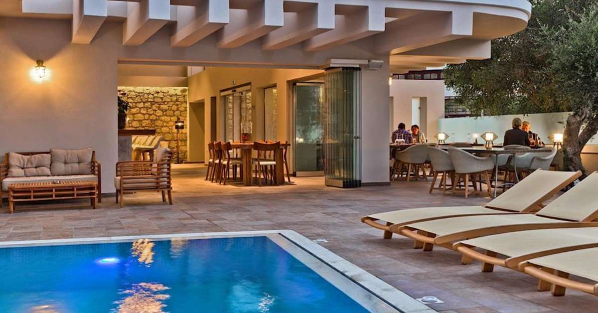 Een foto van het zwembad bij Parasol Luxury Suites