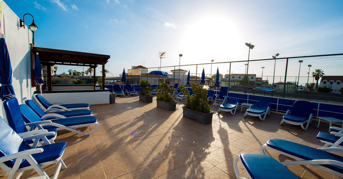 Een foto van het terras bij Ona El Marqués Resort