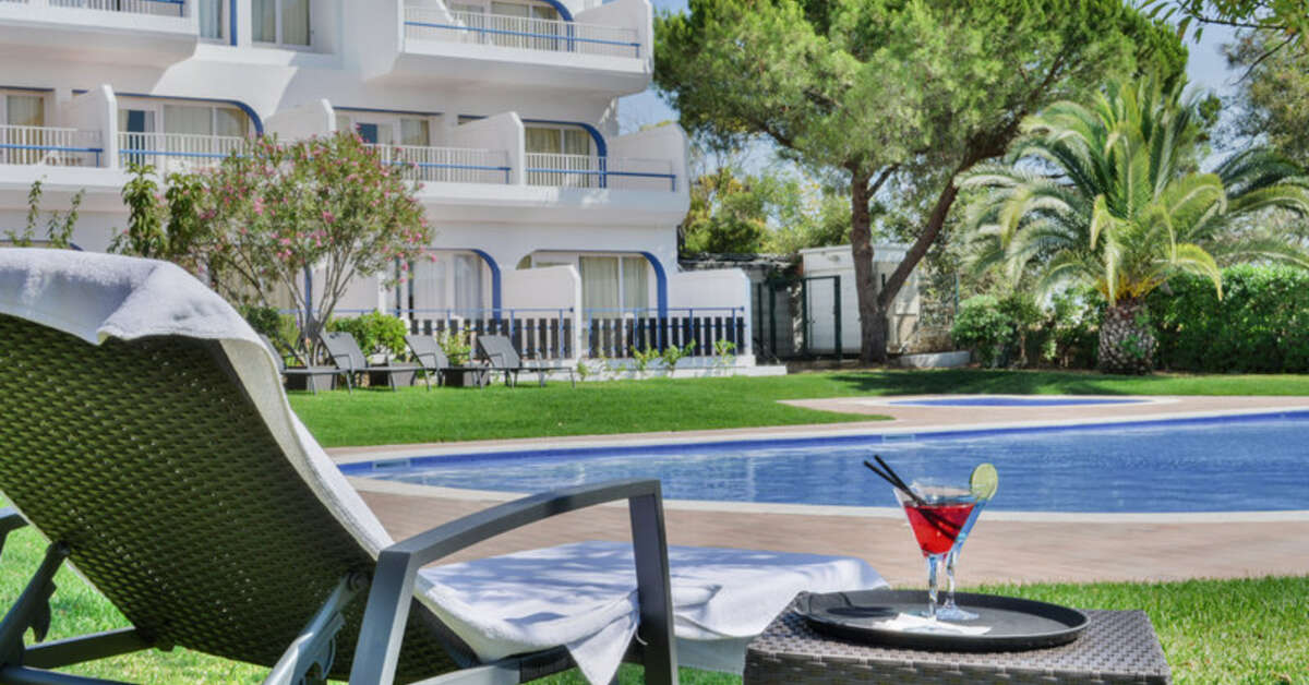 Een foto van het zwembad bij Carvoeiro Garden Hotel