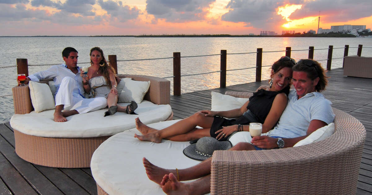Een foto van het terras bij Sunset Marina Resort & Yacht Club