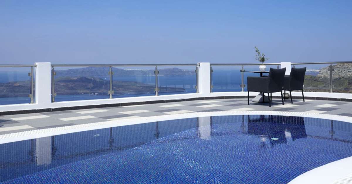 Een foto van het zwembad bij Petit Palace Suites