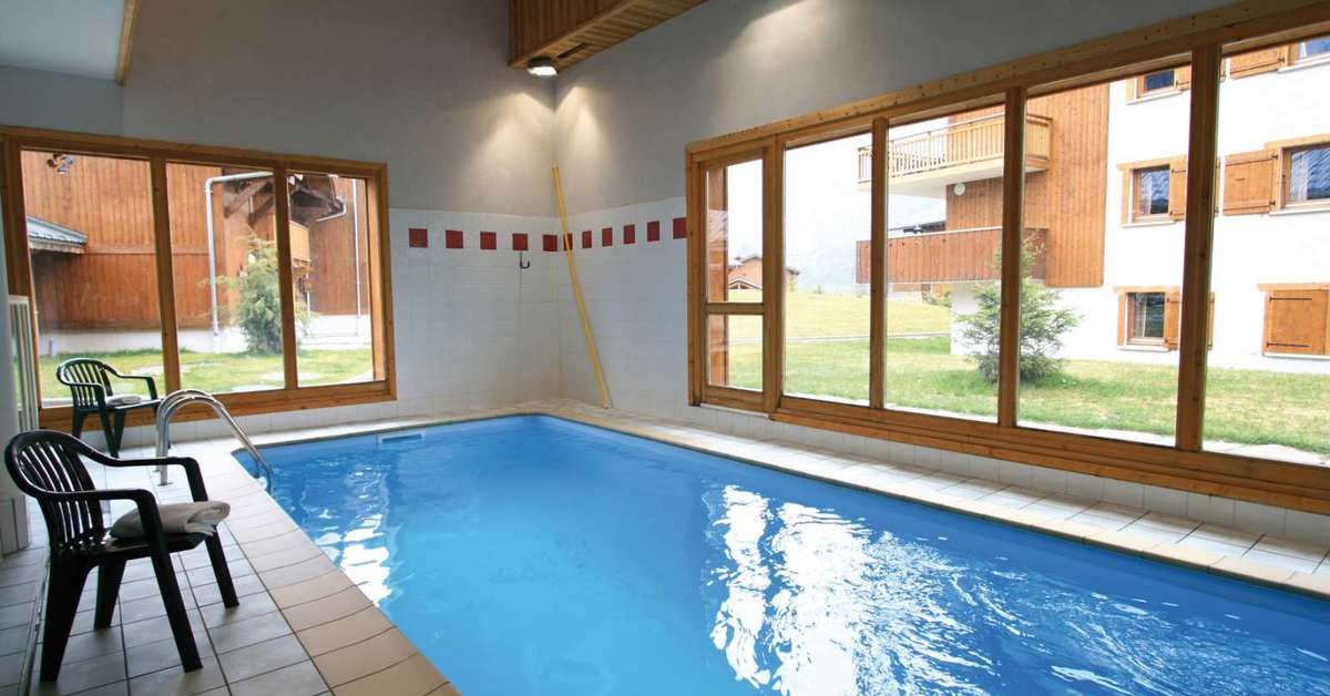 Een foto van het zwembad bij Chalets Les Fermes de Samoëns