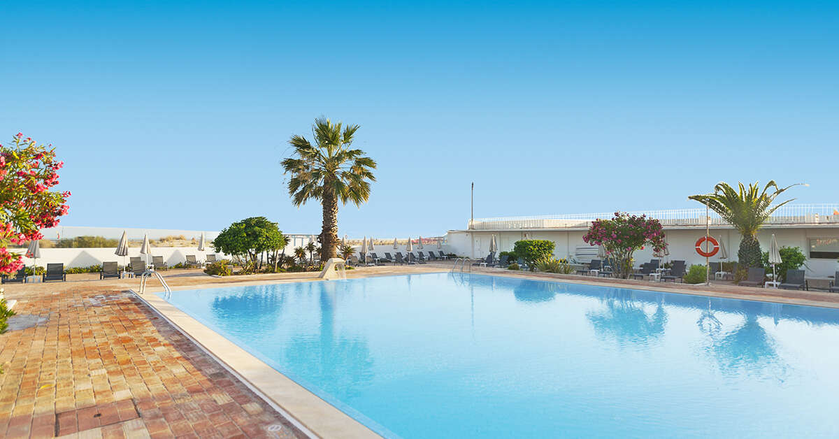 Een foto van het zwembad bij Hotel Vasco Da Gama