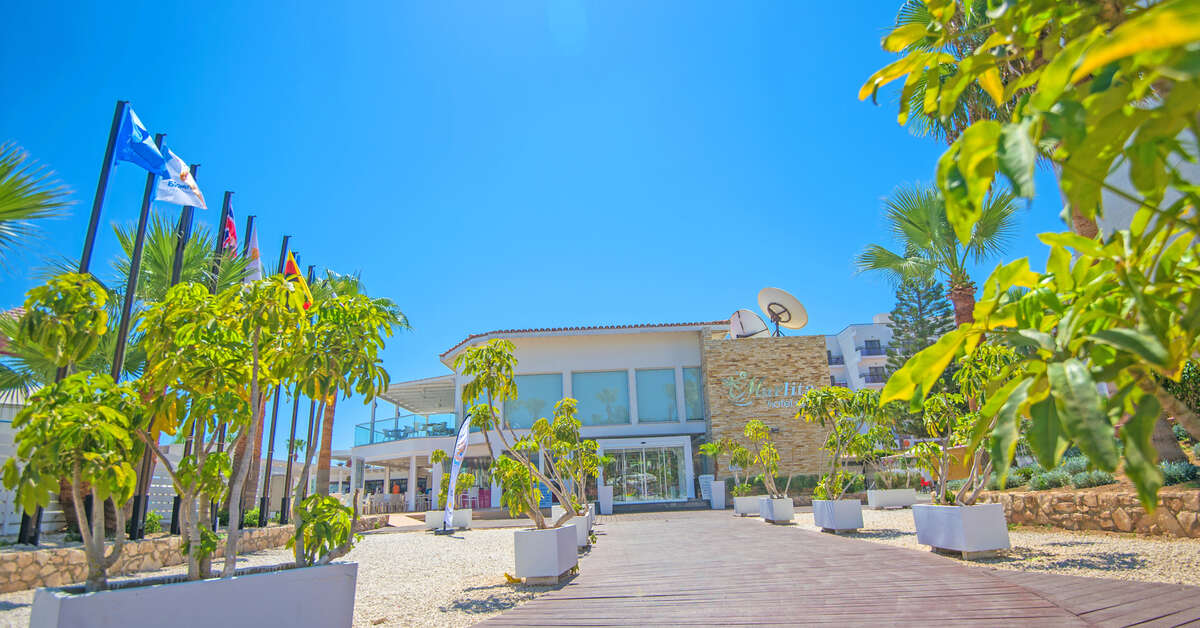 Een foto van de buitenkant van Marlita Beach Hotel Appartementen