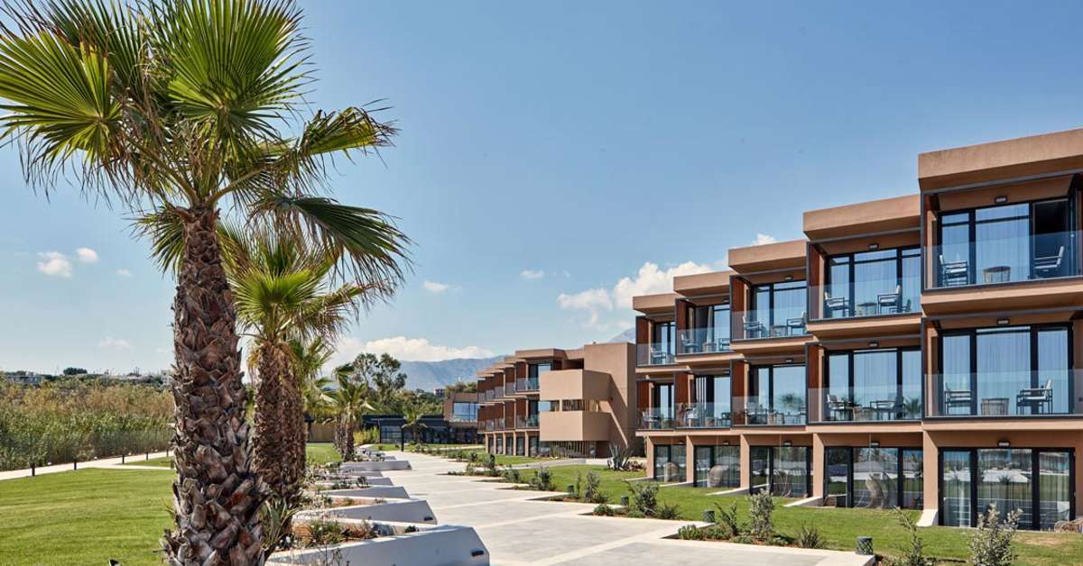 Een foto van de buitenkant van Kimpton La Mer Resort & Spa