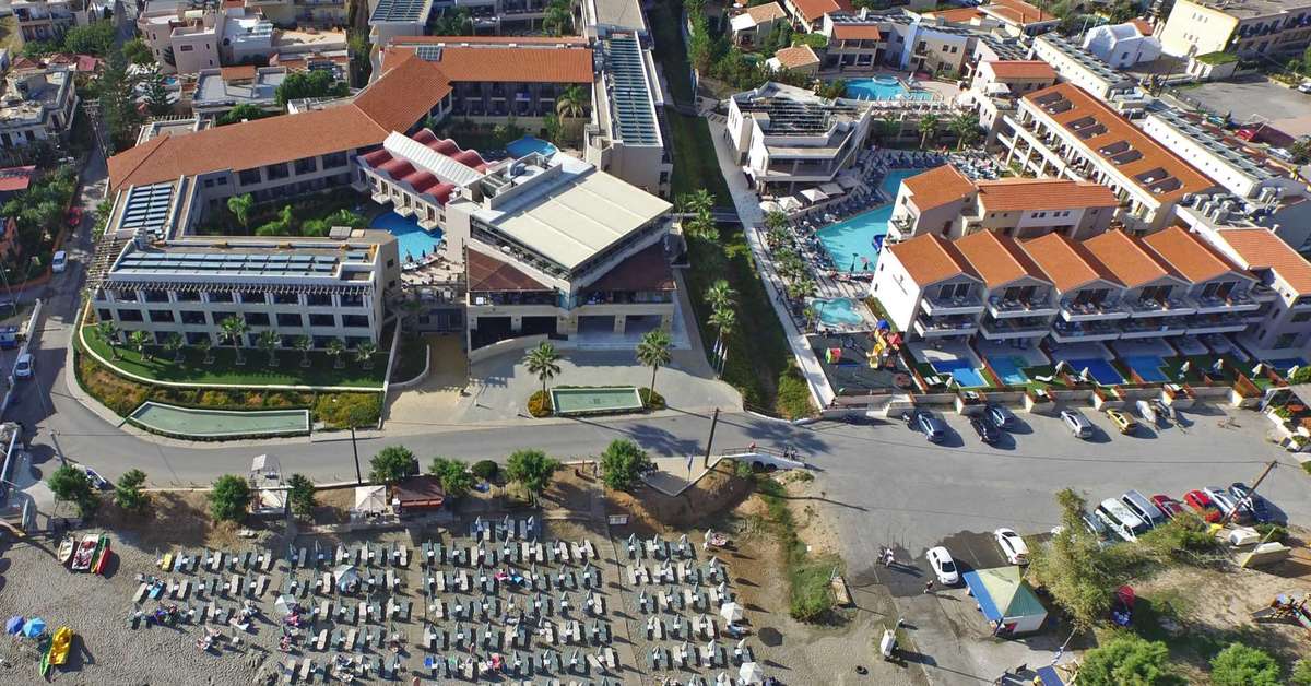 Een foto van de buitenkant van Porto Platanias Beach Resort & Spa