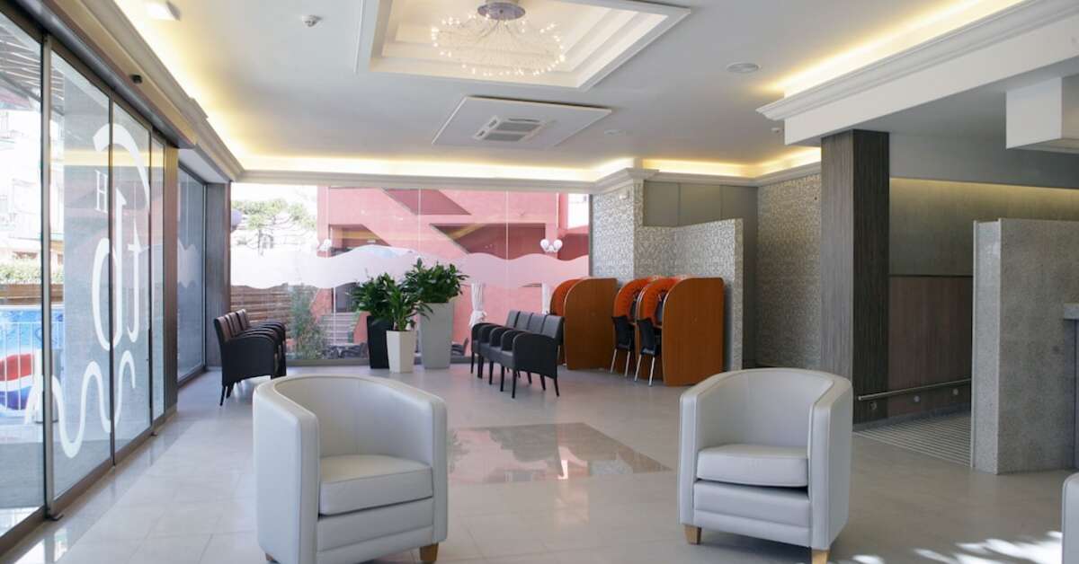 Een foto van het interieur van Hotel Tossa Beach