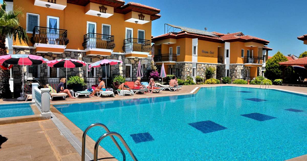 Een foto van het zwembad bij Basar Hotel