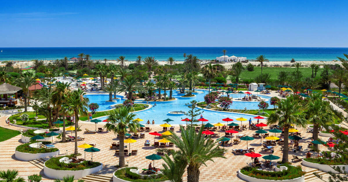 Een foto van het zwembad bij Djerba Plaza Thalasso & Spa