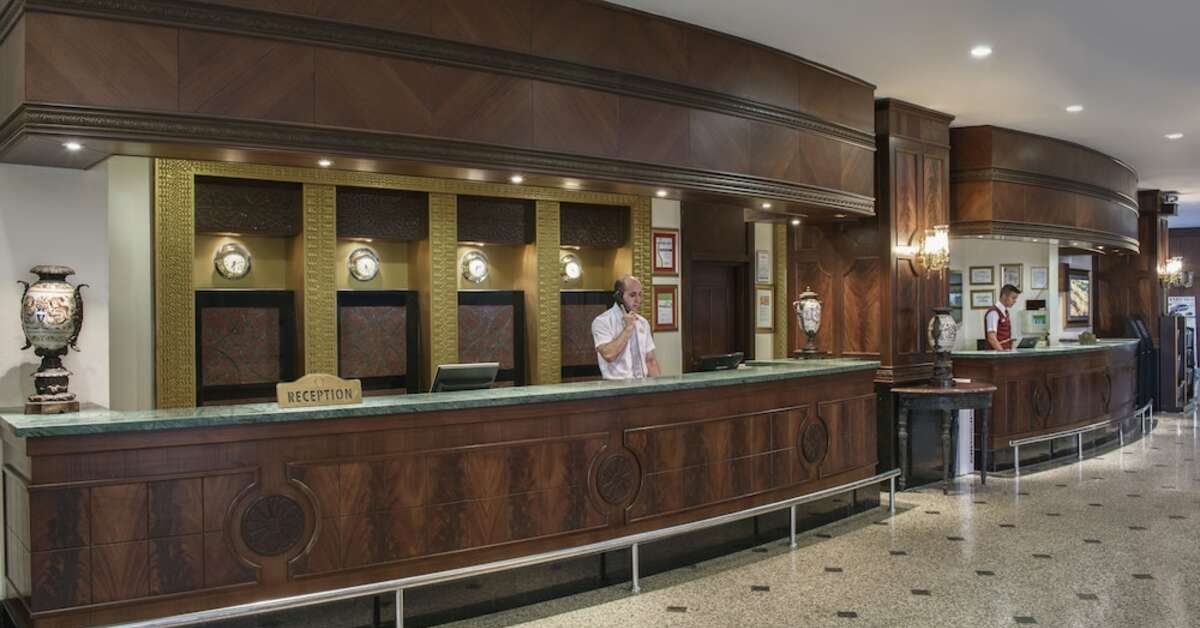 Een foto van het interieur van Delphin Palace Hotel