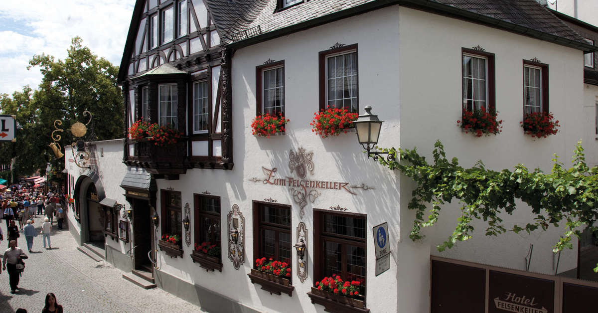 Een foto van de buitenkant van Hotel Felsenkeller