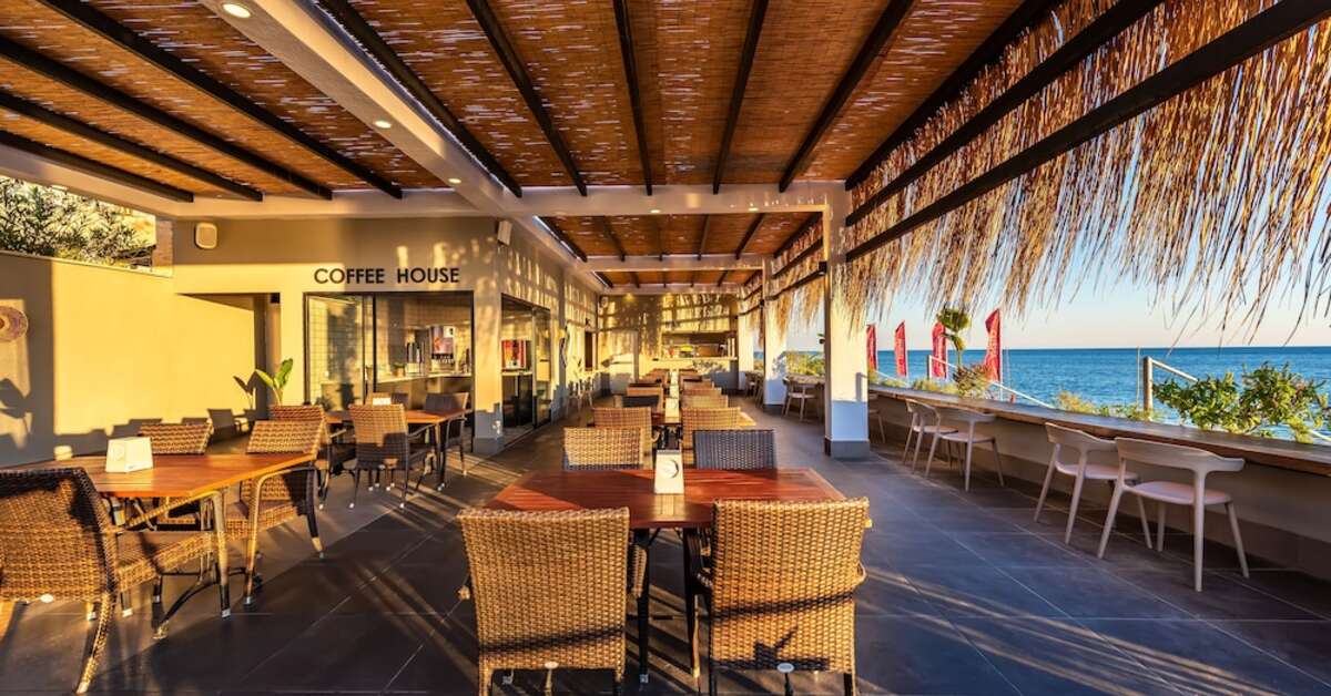 Een foto van de faciliteiten bij White City Beach Hotel