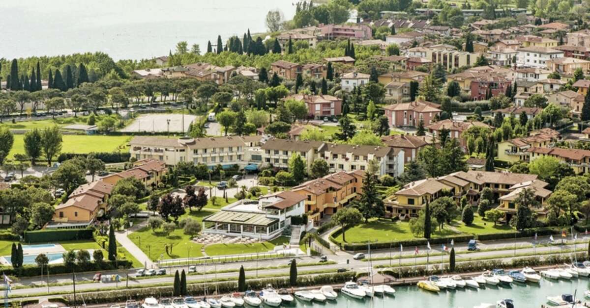 Een foto van de buitenkant van Hotel Du Parc