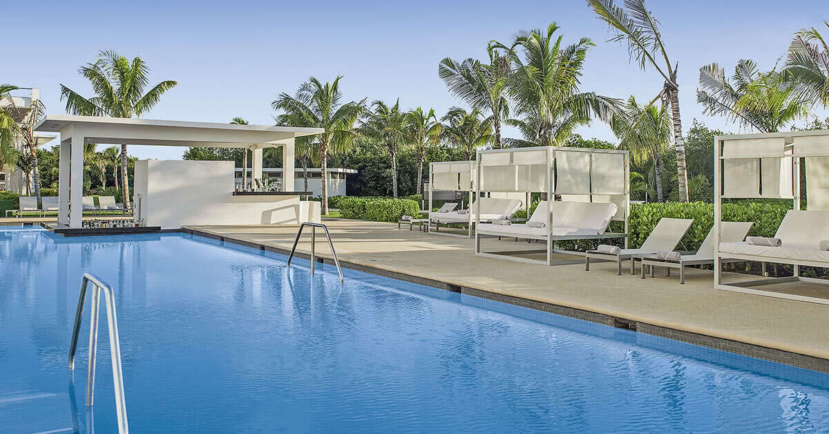 Een foto van het zwembad bij Platinum Yucatan Princess All Suites & Spa Resort