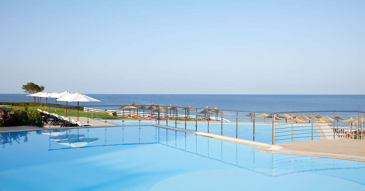 Een foto van het zwembad bij Istion Club & Spa