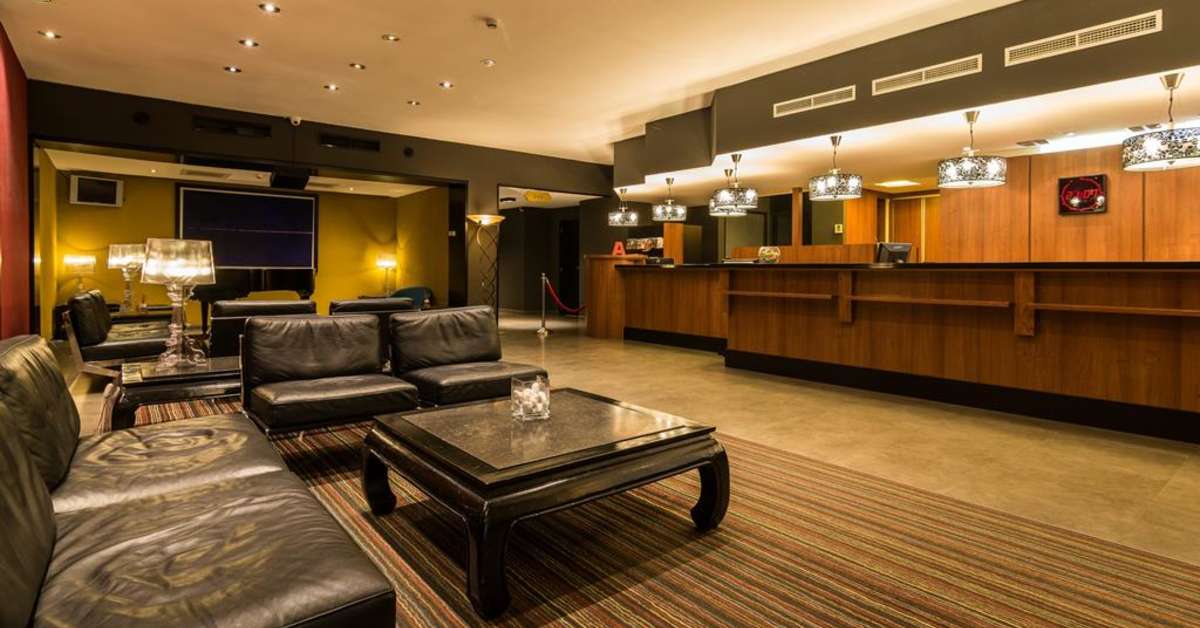 Een foto van het interieur van De Keyser Hotel
