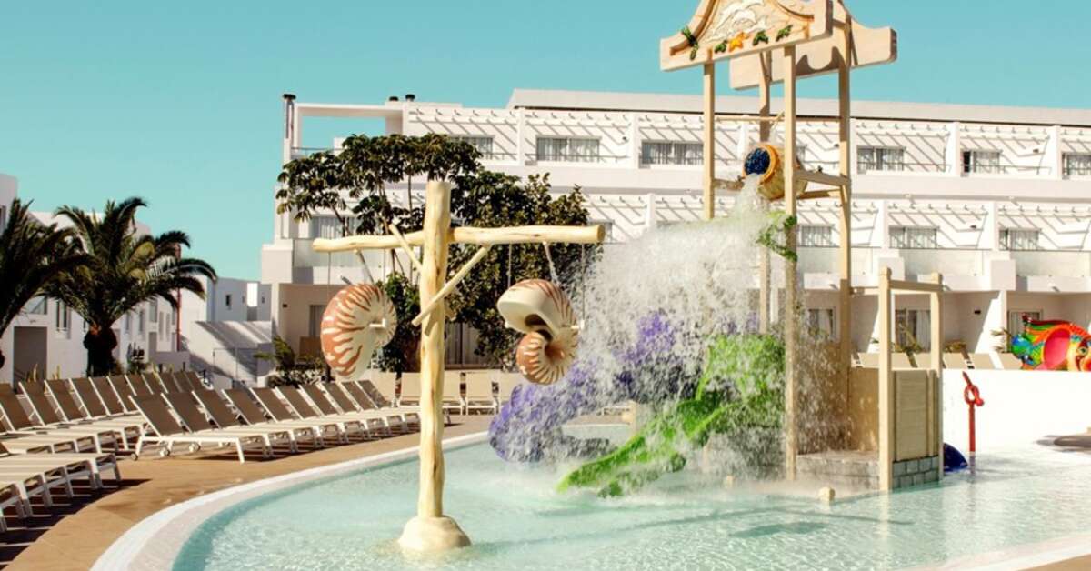 Een foto van het zwembad bij Sentido Aequora Lanzarote Suites