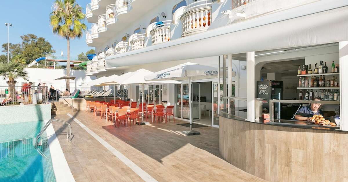 Een foto van de buitenkant van Best Lloret Splash