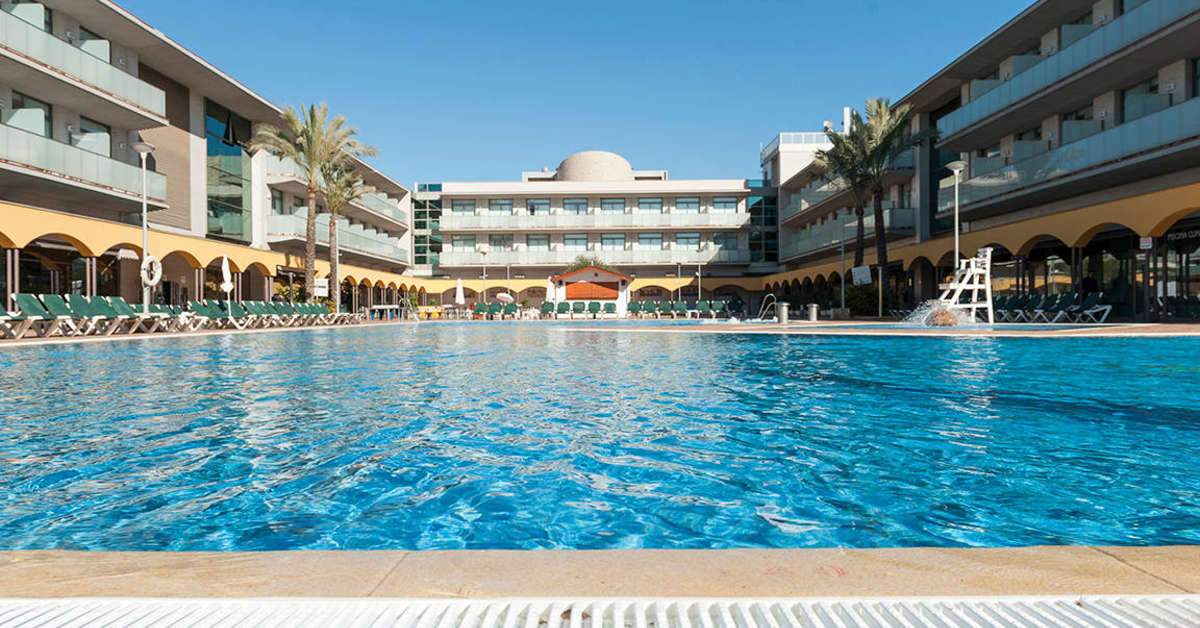 Een foto van het zwembad bij Hotel Mediterraneo Benidorm