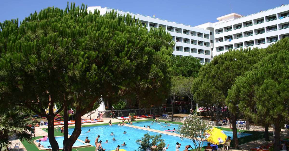 Een foto van het zwembad bij Hotel Grand Efe