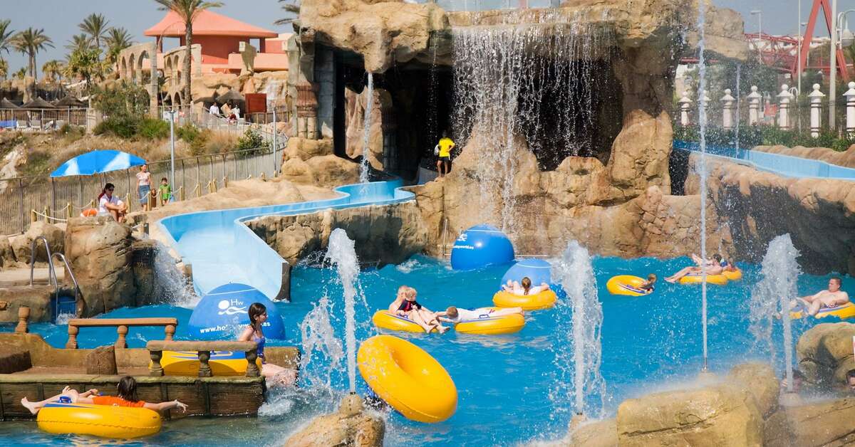 Een foto van het zwembad bij Holiday World Resort