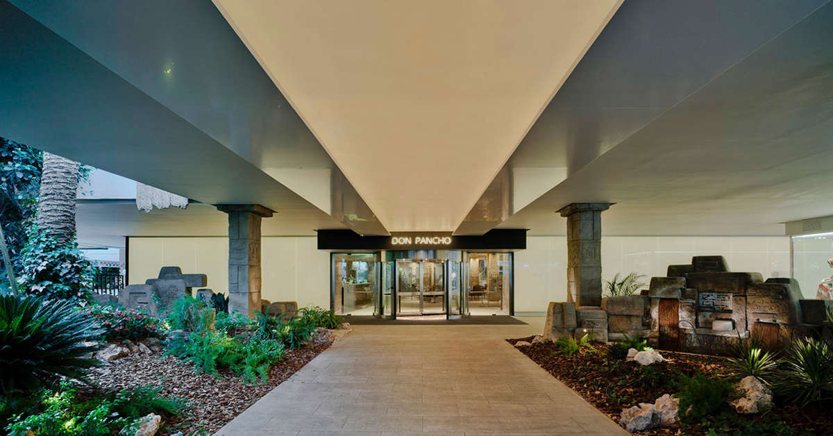 Een foto van de buitenkant van Hotel Don Pancho