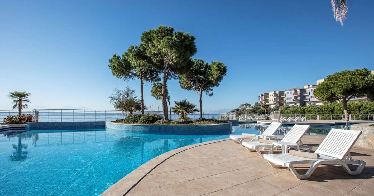 Een foto van het zwembad bij Aria Claros Hotel