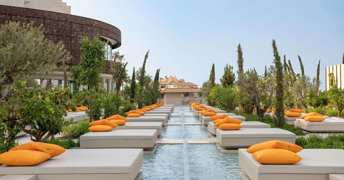Een foto van het terras bij Higueron Hotel Malaga