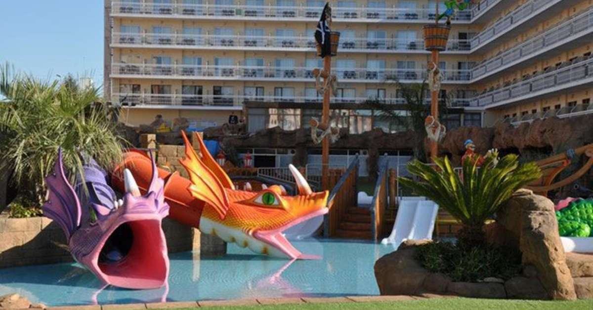 Een foto van het zwembad bij Hotel Evenia Olympic Palace