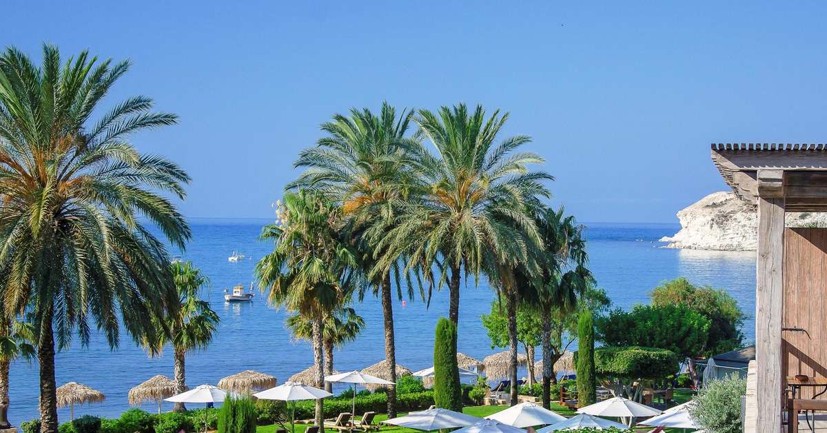 Een foto van het terras bij Columbia Beach Resort