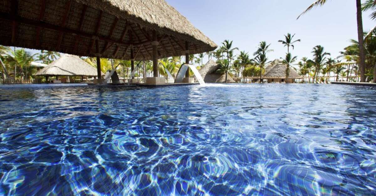 Een foto van het zwembad bij Barcelo Bavaro Palace