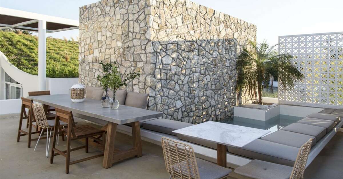 Een foto van het terras bij Kouros Exclusive Hotel