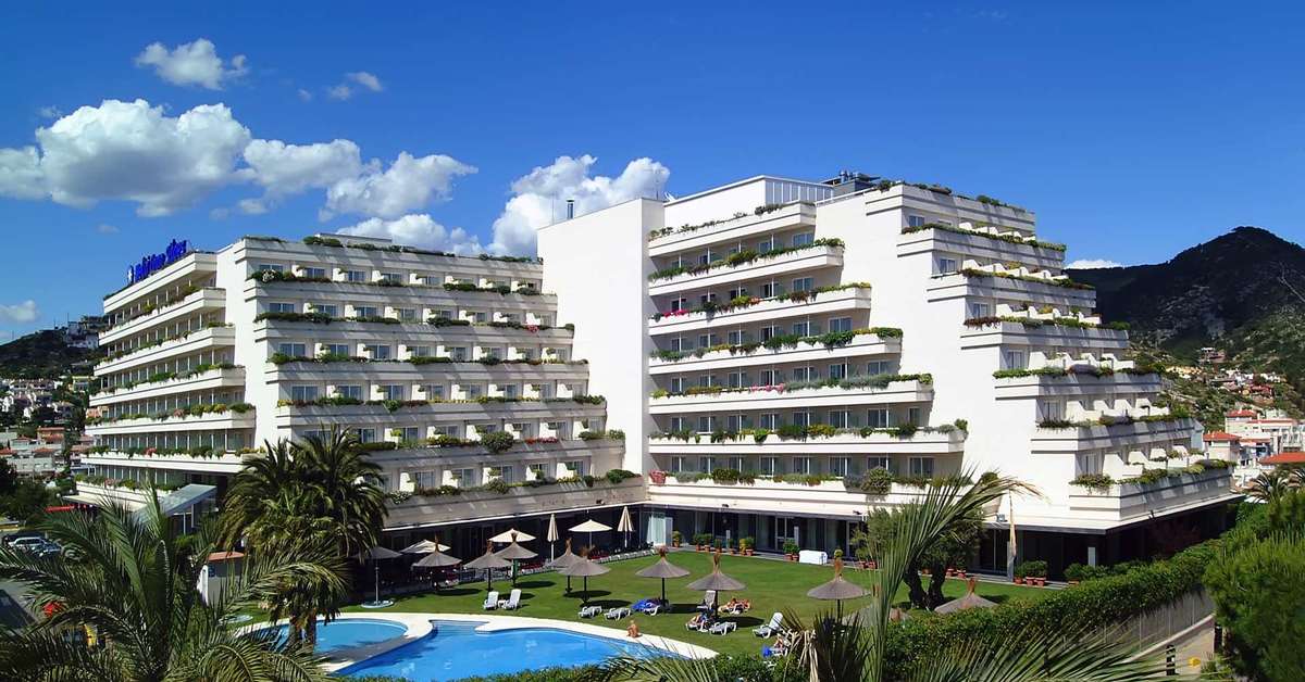 Een foto van de buitenkant van Melia Sitges